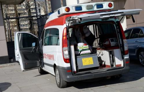 救护车生产厂家简析车内的医疗配置有哪些？