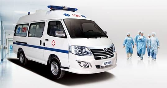 命悬一线牵动人心，救护车临危不乱治病救人_